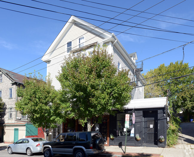 Building Photo - 266-270 Wickenden St