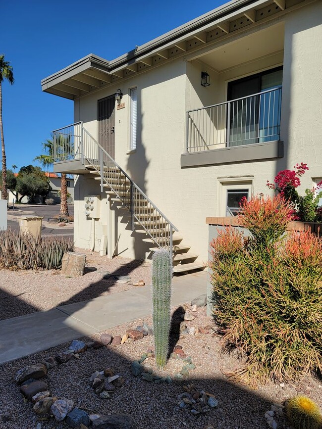 Building Photo - Absolutely Stunning Remodeled 2 Bedroom Co...