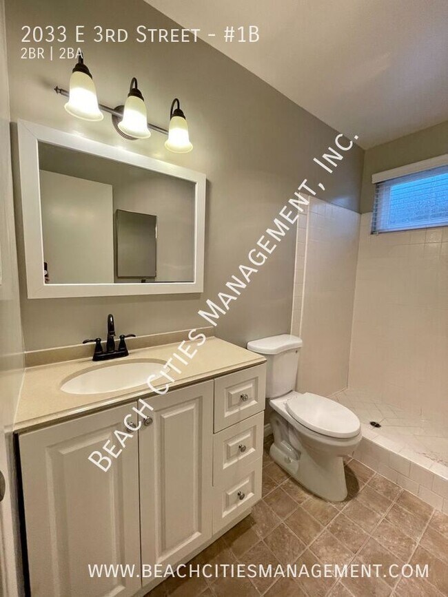 Building Photo - 2033 E 3rd St