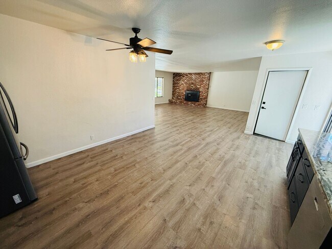 Building Photo - Pet Friendly 4 bed 2 bath house for rent at 1222. Jobs Peak