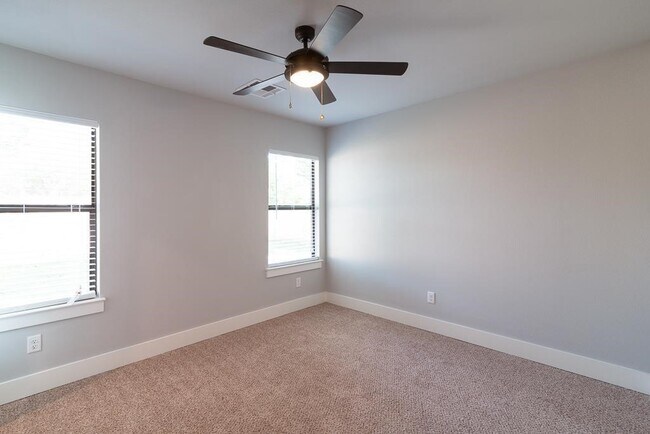 Building Photo - 1919 Lombardy St