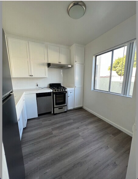 104: kitchen - 802 N West Knoll Dr