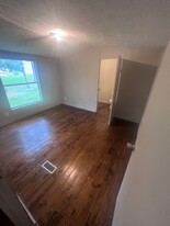 Building Photo - 109 Pine Dr