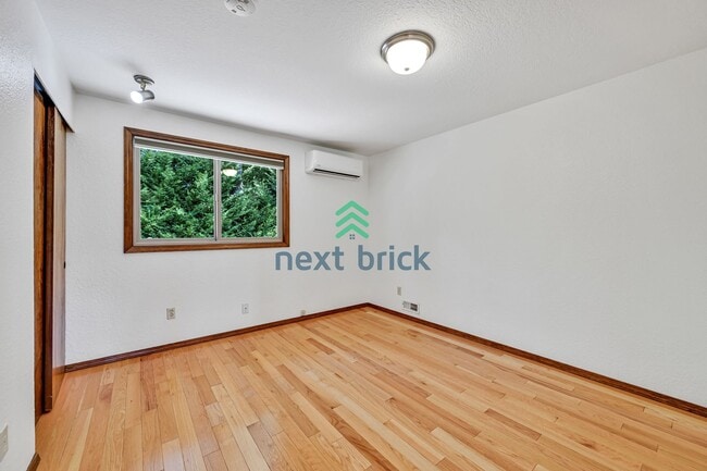 Building Photo - 4 BED & 2.5 BATH SINGLE FAMILY HOUSE FOR RENT
