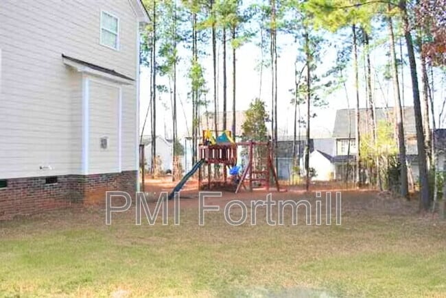 Building Photo - 2011 Hayes Dr
