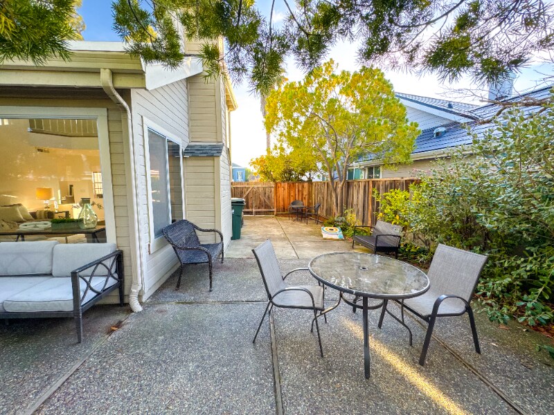 Building Photo - 115 Thatcher Ln