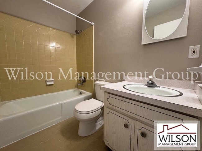 Building Photo - 623 Rugby St