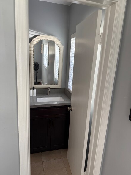 Building Photo - 2419 NE 2nd Ave