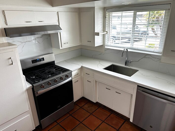 Unit B - Kitchen - 6624 Pasado Rd