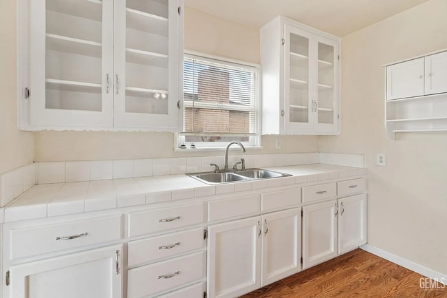 Building Photo - Cute 2+1