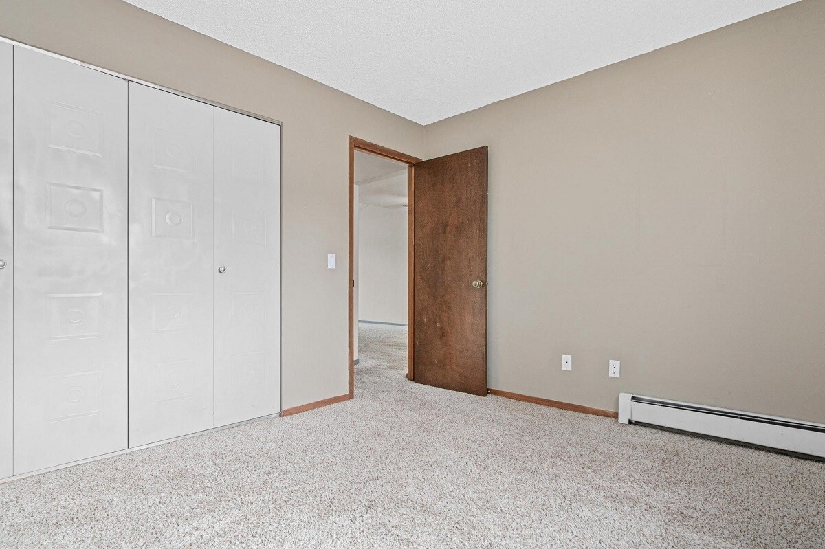 Building Photo - 1566 Millpond Ct