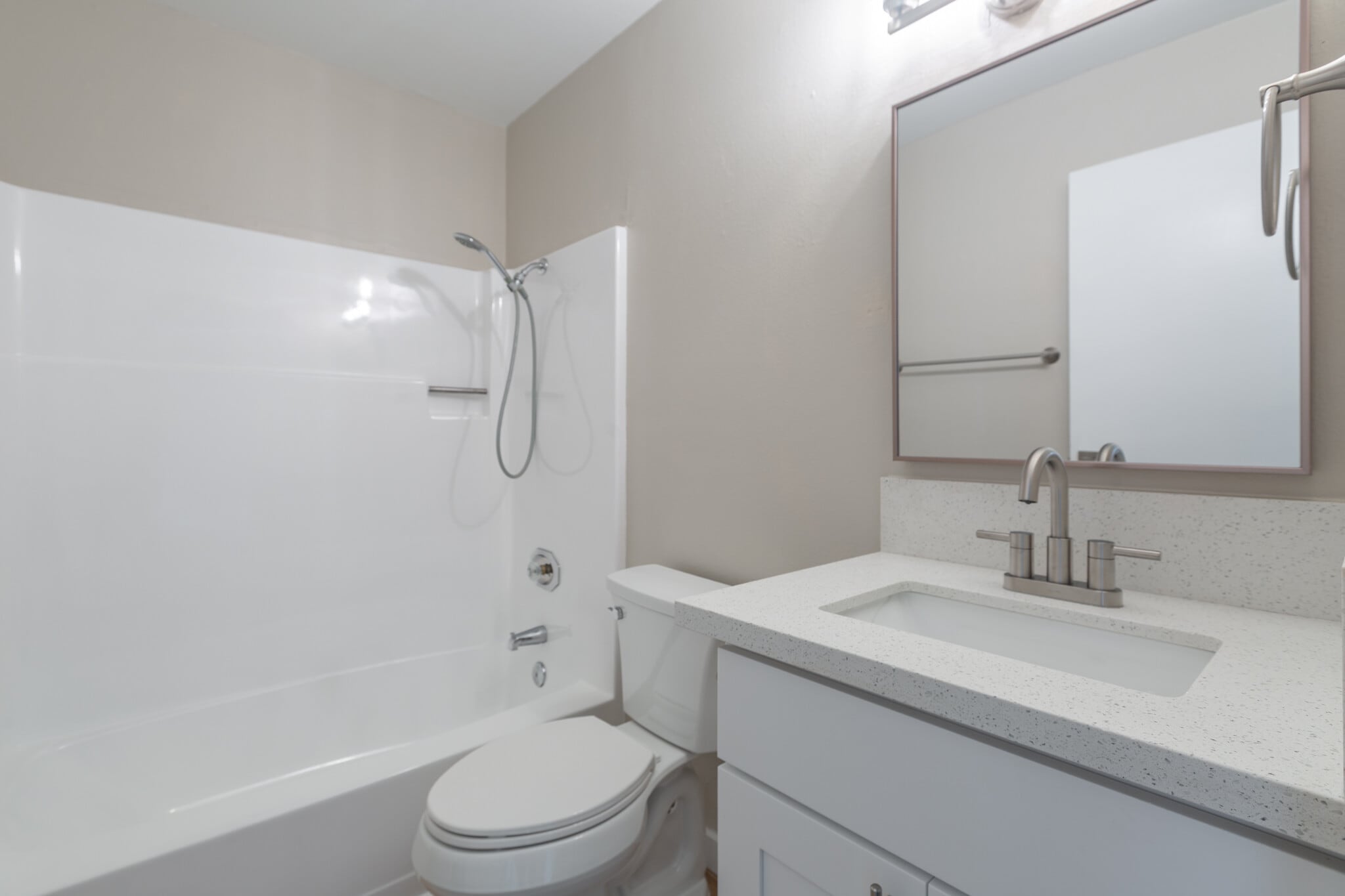 Building Photo - 110 SW Fleishauer Ln