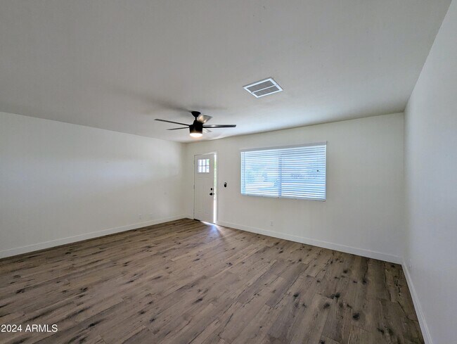 Building Photo - 121 N Flint Cir