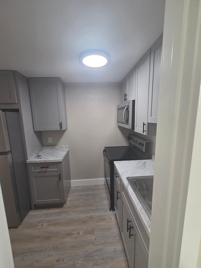 Building Photo - Holly Park Square Apartments
