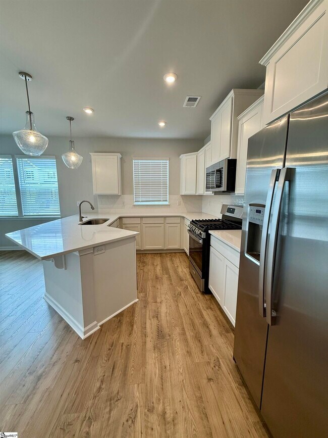 Building Photo - 141 Gervais Cir