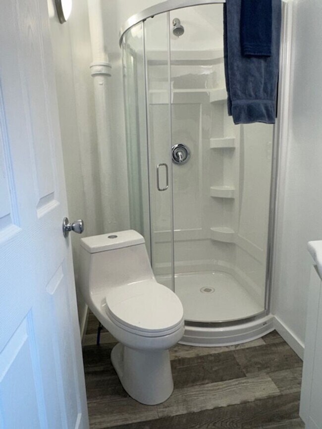 Building Photo - 629 Otter Ave