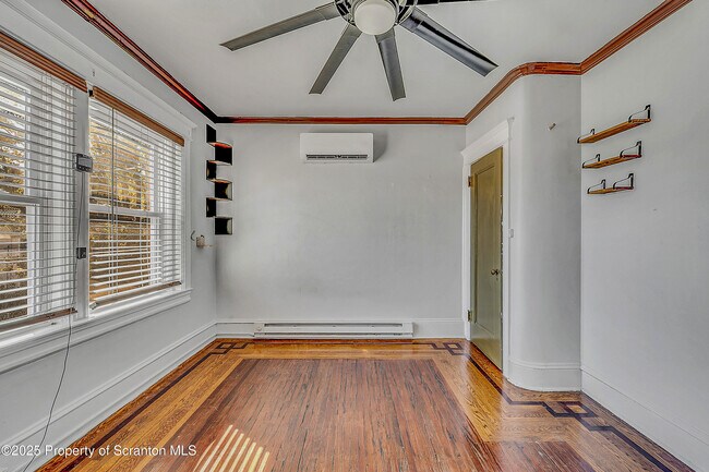 Building Photo - 533 S Franklin St