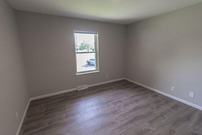 Building Photo - 1321 S Roseta Ave