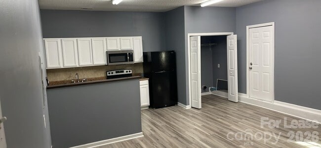 Building Photo - 113 Whispering Pines Ln