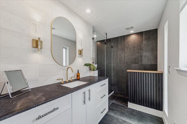 Building Photo - 7703 Bobbitt Ln