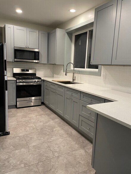 Kitchen - 7953 S Essex Ave