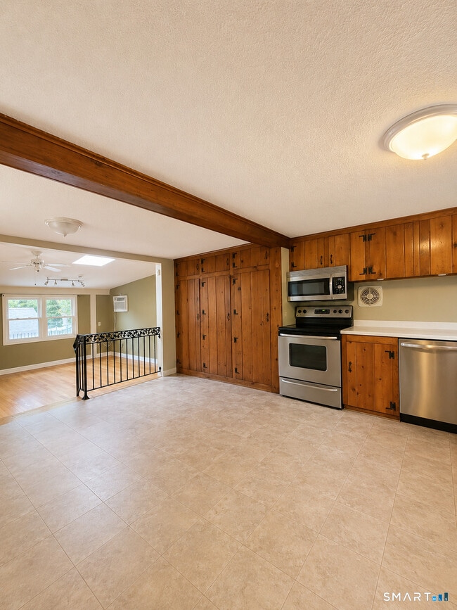 Building Photo - 561 Hopewell Rd