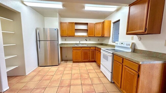 Building Photo - 94-451-451 Keaoopua St