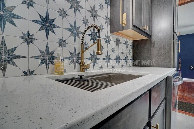 Building Photo - 1908 Sheffield Rd