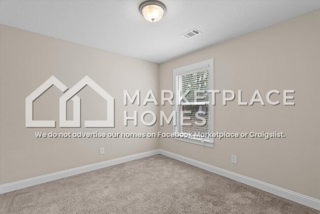 Building Photo - 700 Chatsworth Wy