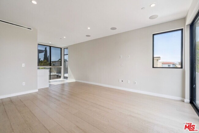 Building Photo - 4429 Tujunga Ave