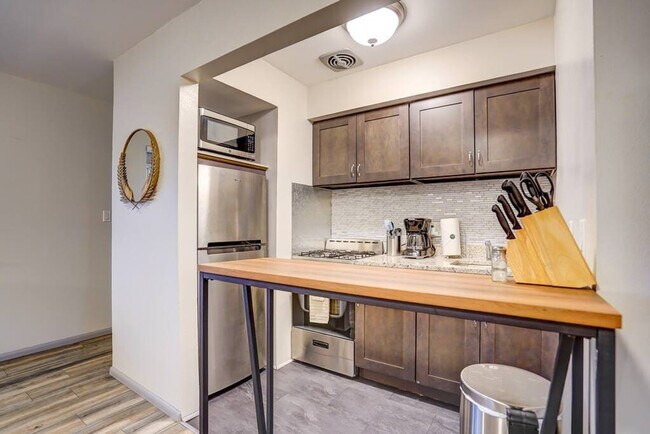 Building Photo - 645 S 94th Pl