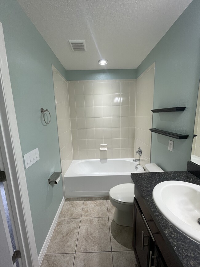 Building Photo - 2256 Seven Oaks Dr