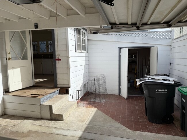 Building Photo - 2 Bedroom 2 Bath