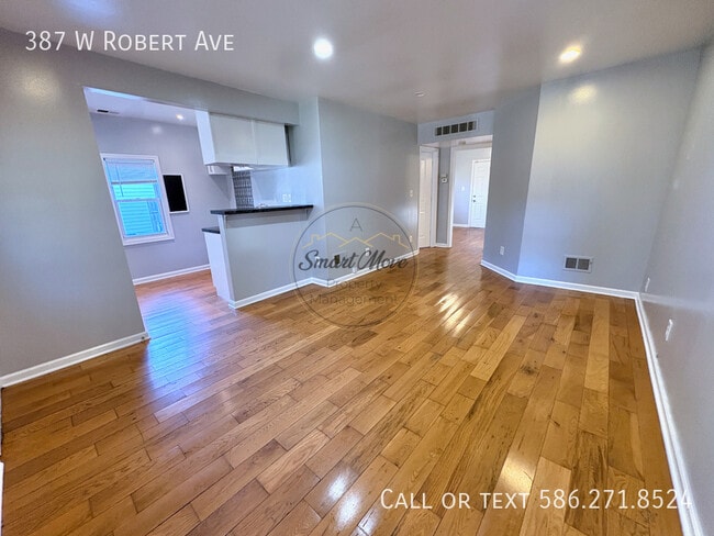 Primary Photo - 387 W Robert Ave