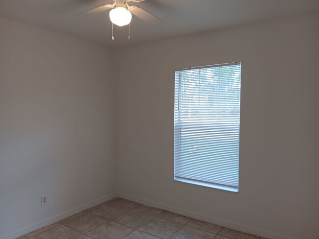 Building Photo - 3 BED 2 BATH DUPLEX FOR RENT