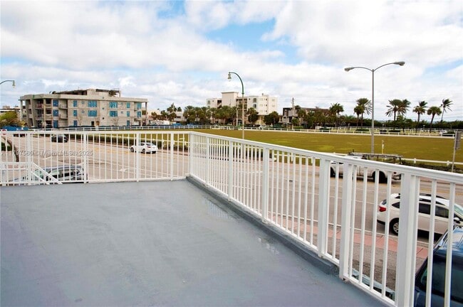 Building Photo - 4105 N Ocean Dr