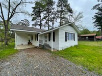 Building Photo - A Must See Today!