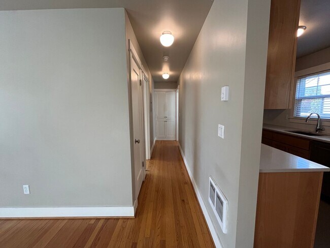 Building Photo - Modern 1-Bedroom! Private Storage w/Washer...