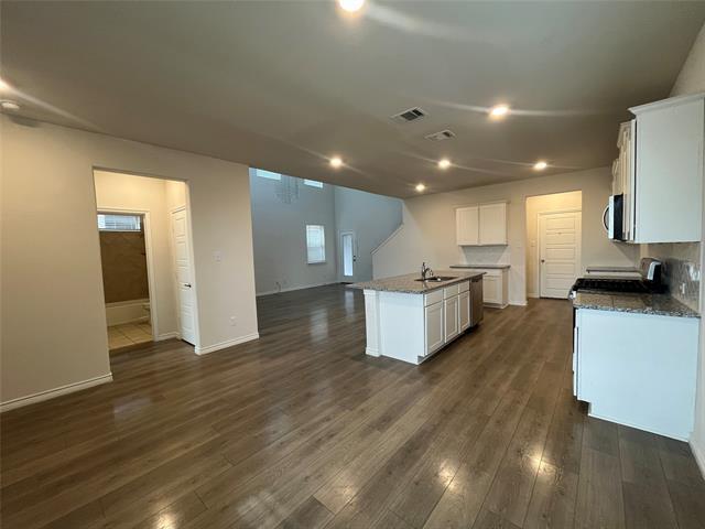 Building Photo - 1601 Princeton Dr