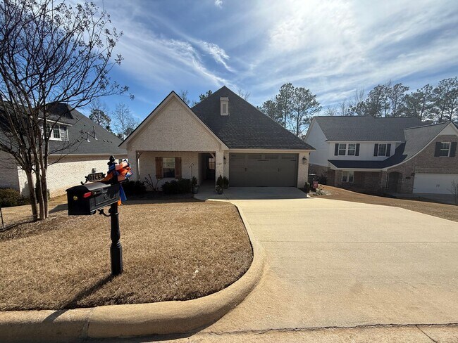 Building Photo - On AU Club Golf Course