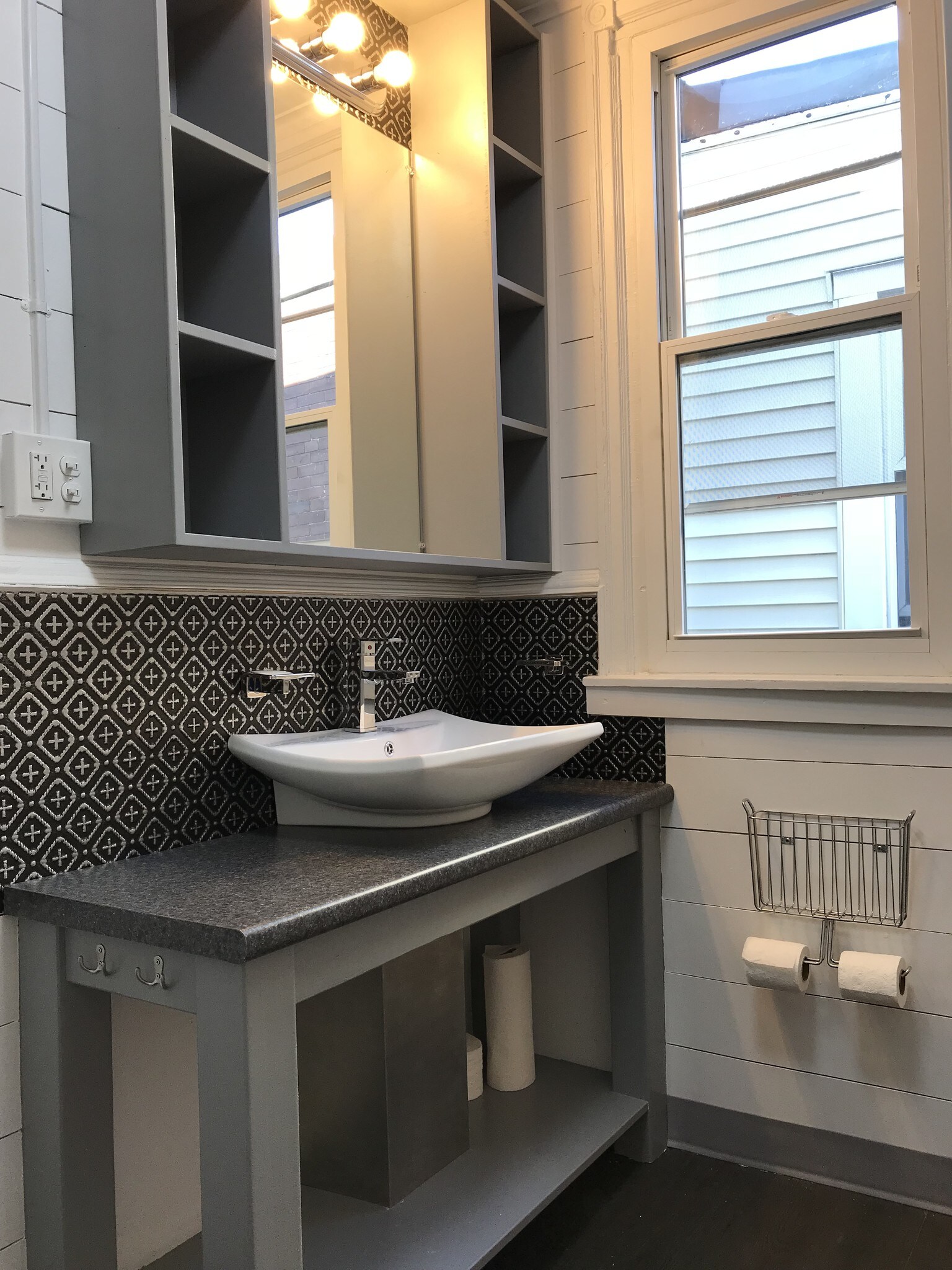 Bathroom-1e - 4045 5th Ave