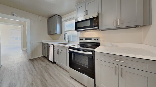 Building Photo - 718 S Yakima Ave