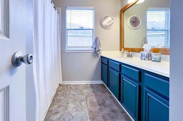 Building Photo - 1809 Village Ct Ln