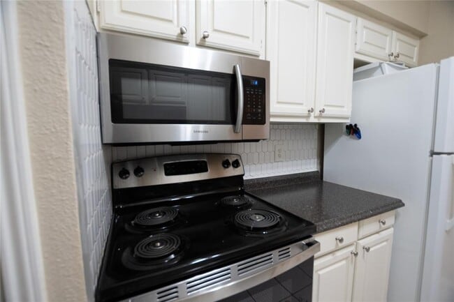 Building Photo - 2400 N Braeswood Blvd