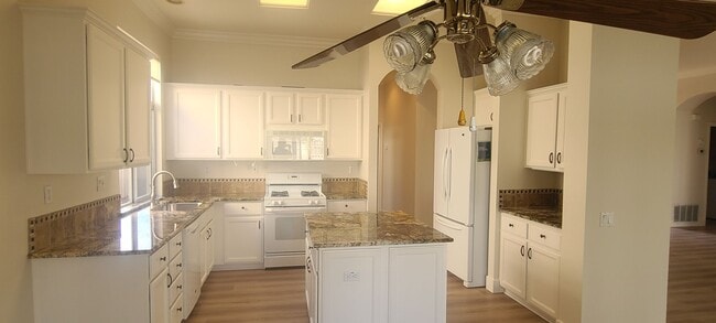 Building Photo - Sun City: 55&older Community - Single Story- 2 Bedroom Plus Den 2 Bath 2 Car Garage Large Fenced ...