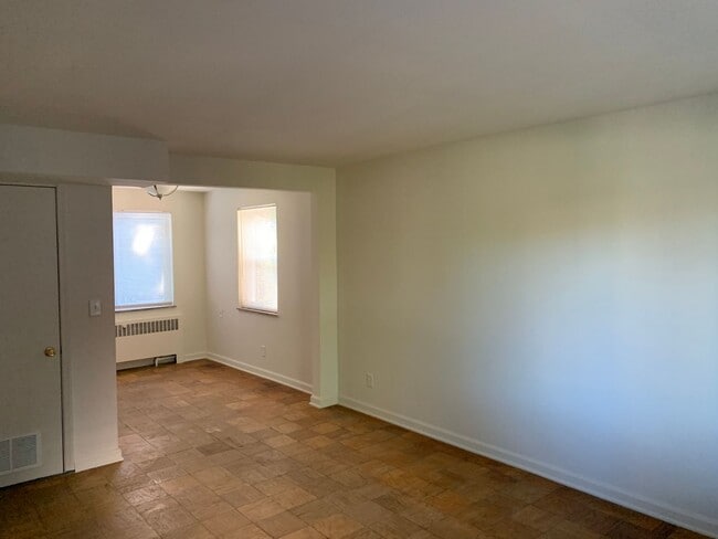 Building Photo - 2617 Madison Rd