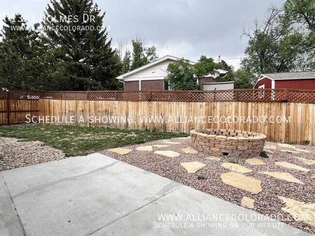 Building Photo - 1333 Holmes Dr