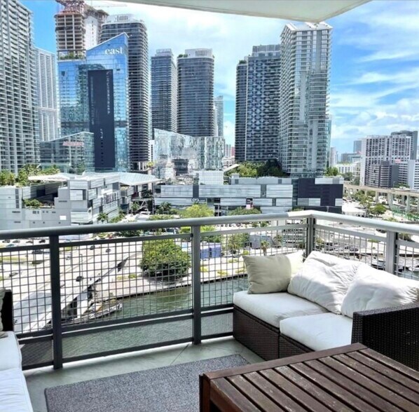 Primary Photo - 350 S Miami Ave
