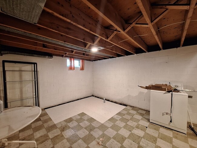 Building Photo - 3 bedroom home in Southfield with sprawlin...