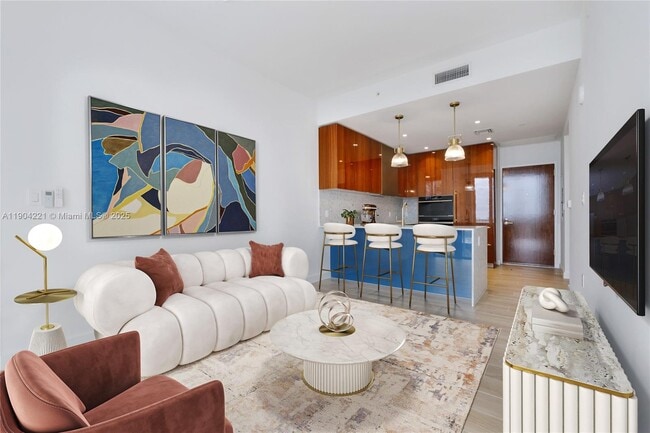 Building Photo - 2678 Tigertail Ave